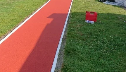 Revêtement sportif sur sous-couche BaseFlex pour terrain extérieur